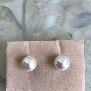 Pearl Ear Stud like new